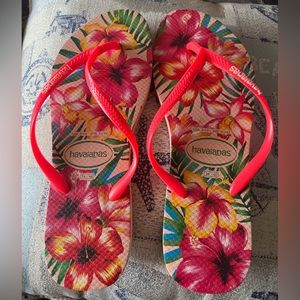 NWOT - Havaianas Bright Coral Strap Flip Flops